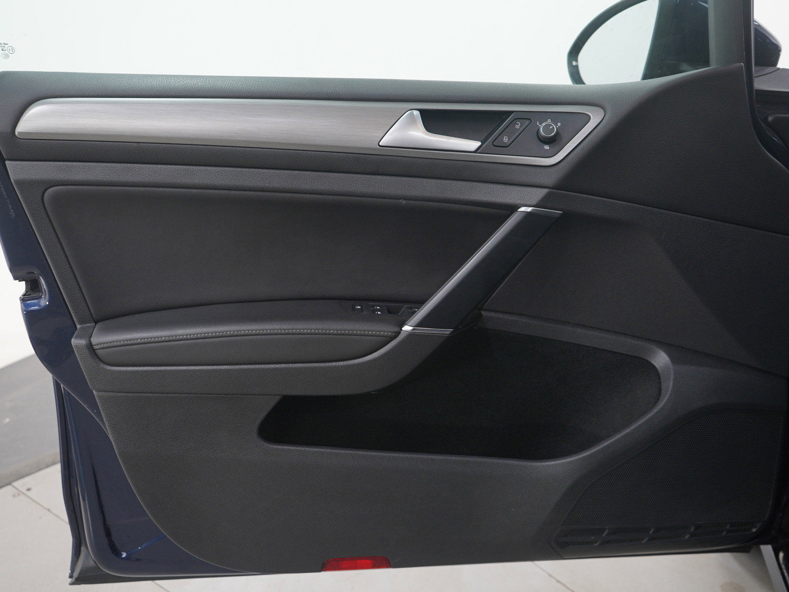 Used 2015 Volkswagen Golf SE image 19