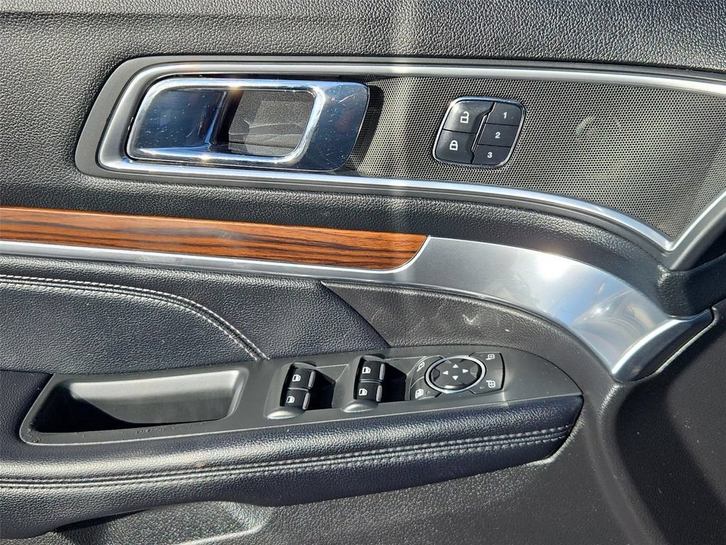 Used 2017 Ford Explorer Limited AWD/4WD image 16