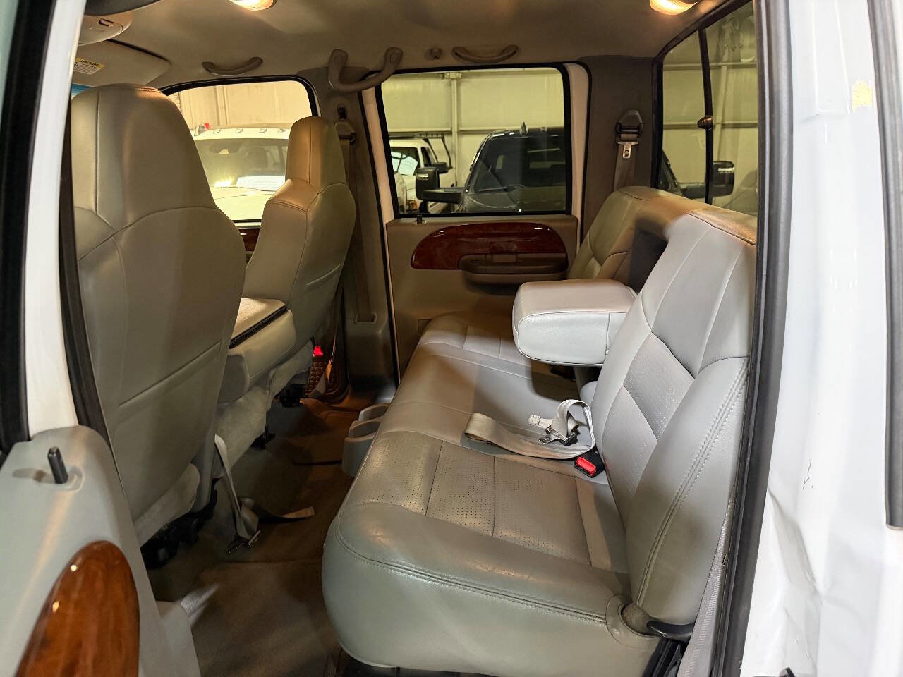 Used 2002 Ford F350 Lariat image 11