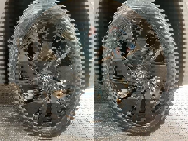 Certified 2023 Volkswagen Taos SE w/ Panoramic Sunroof Package image 3