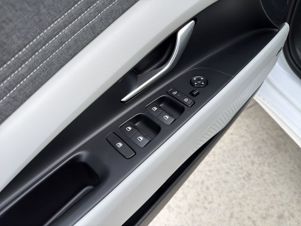 New 2026 Hyundai Elantra Limited FWD image 15