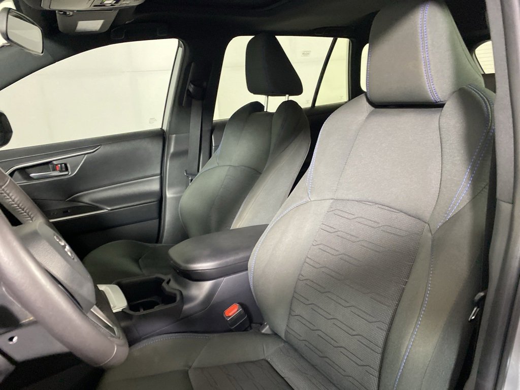 Used 2025 Toyota RAV4 SE image 11