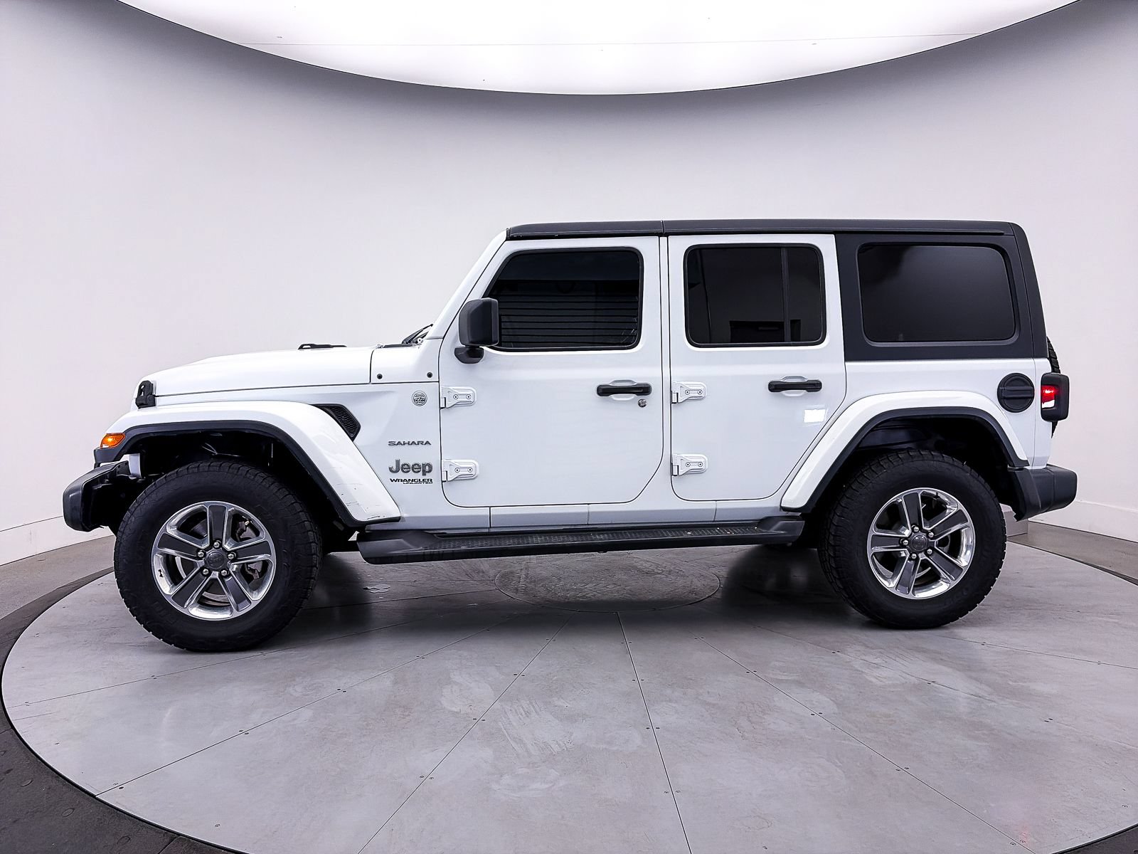 Used 2020 Jeep Wrangler Unlimited Sahara AWD/4WD image 31
