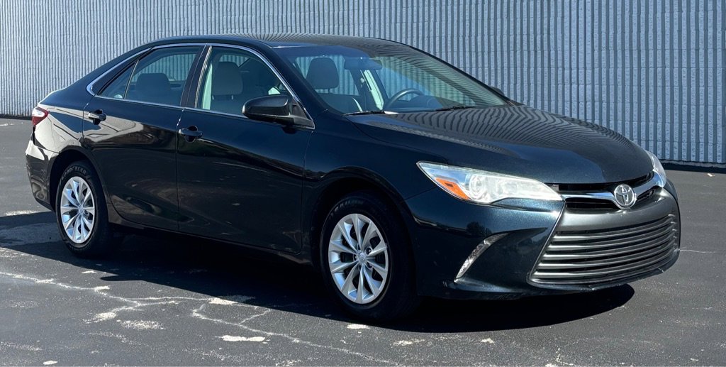 Used 2015 Toyota Camry LE image 2