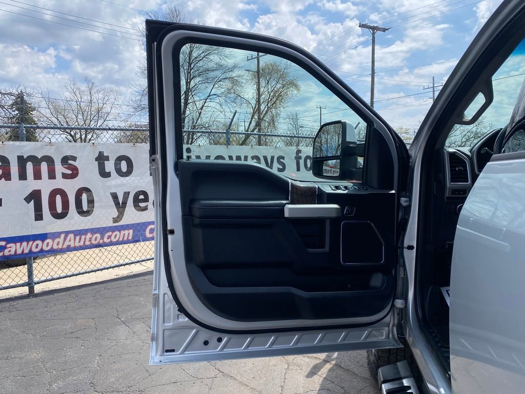 Used 2018 Ford F250 Lariat w/ Lariat Value Package AWD/4WD image 14