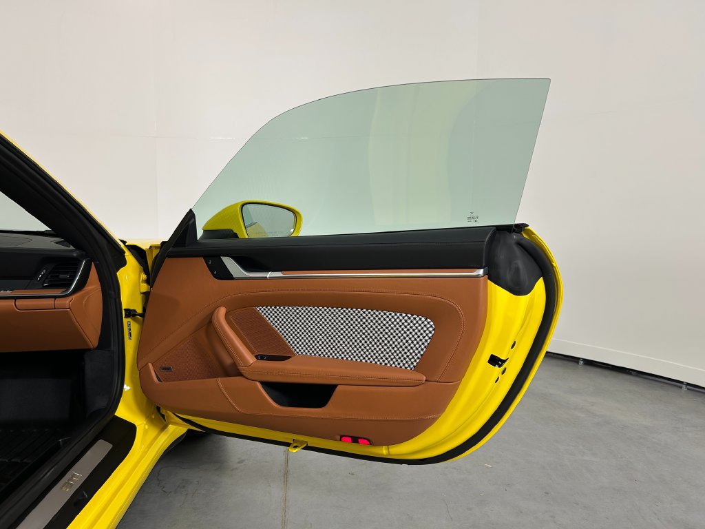 Certified 2024 Porsche 911 Targa 4 AWD/4WD image 23