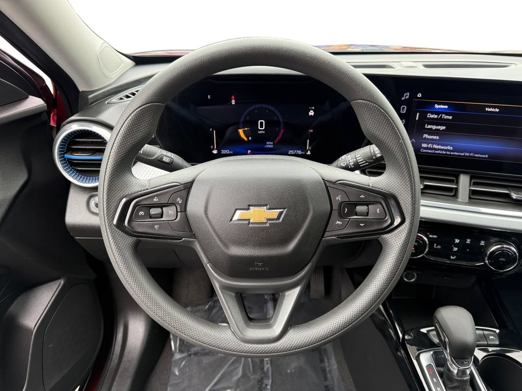 Used 2025 Chevrolet Trax LT FWD image 12