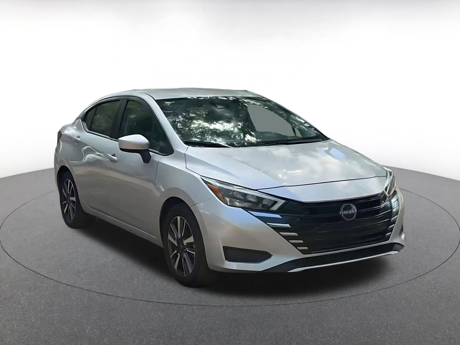 Used 2025 Nissan Versa SV FWD image 3
