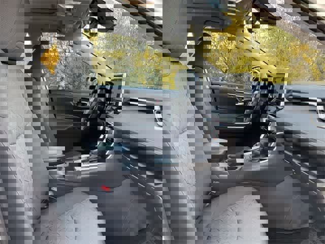 Used 2025 Toyota RAV4 XLE image 18