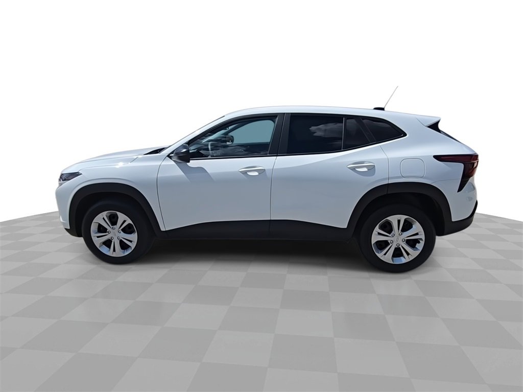 Used 2025 Chevrolet Trax LS image 5