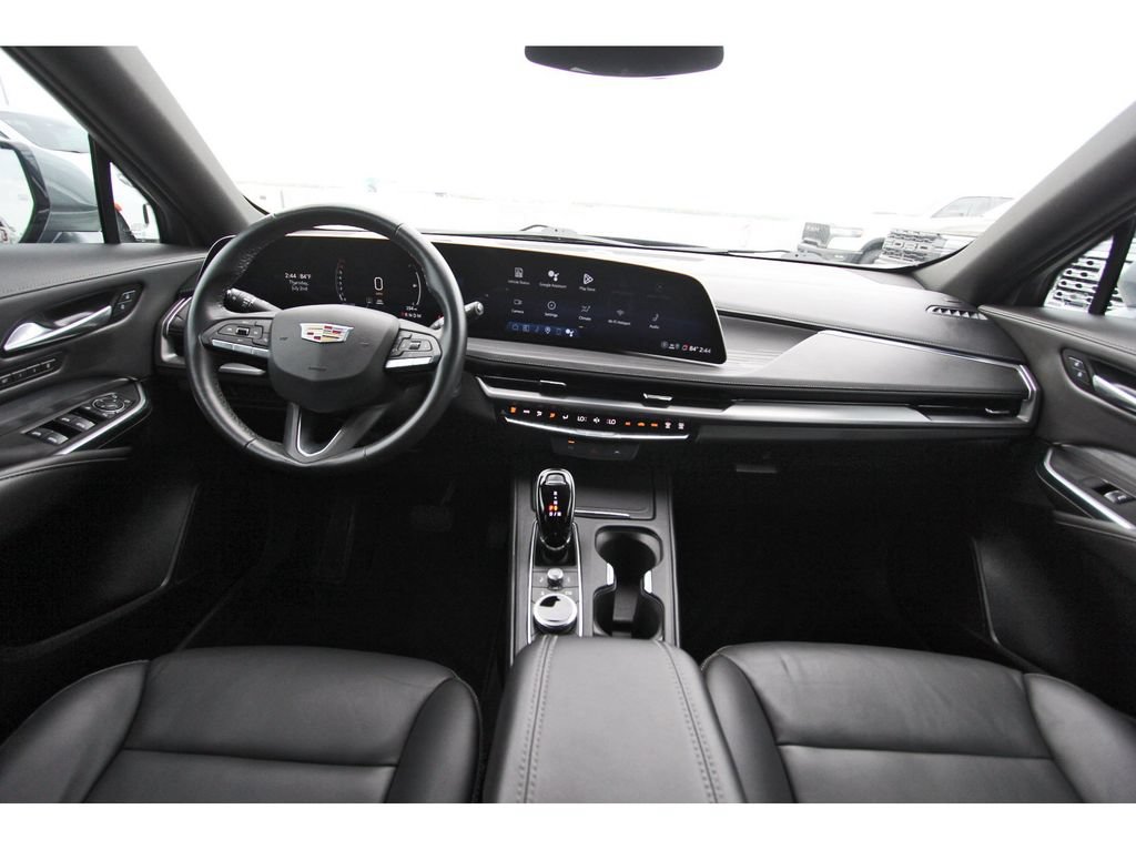 Used 2025 Cadillac XT4 Premium Luxury FWD image 9
