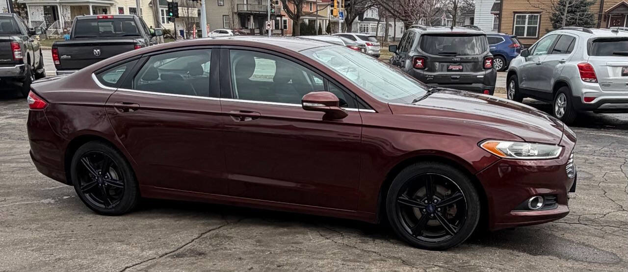 Used 2016 Ford Fusion SE image 12