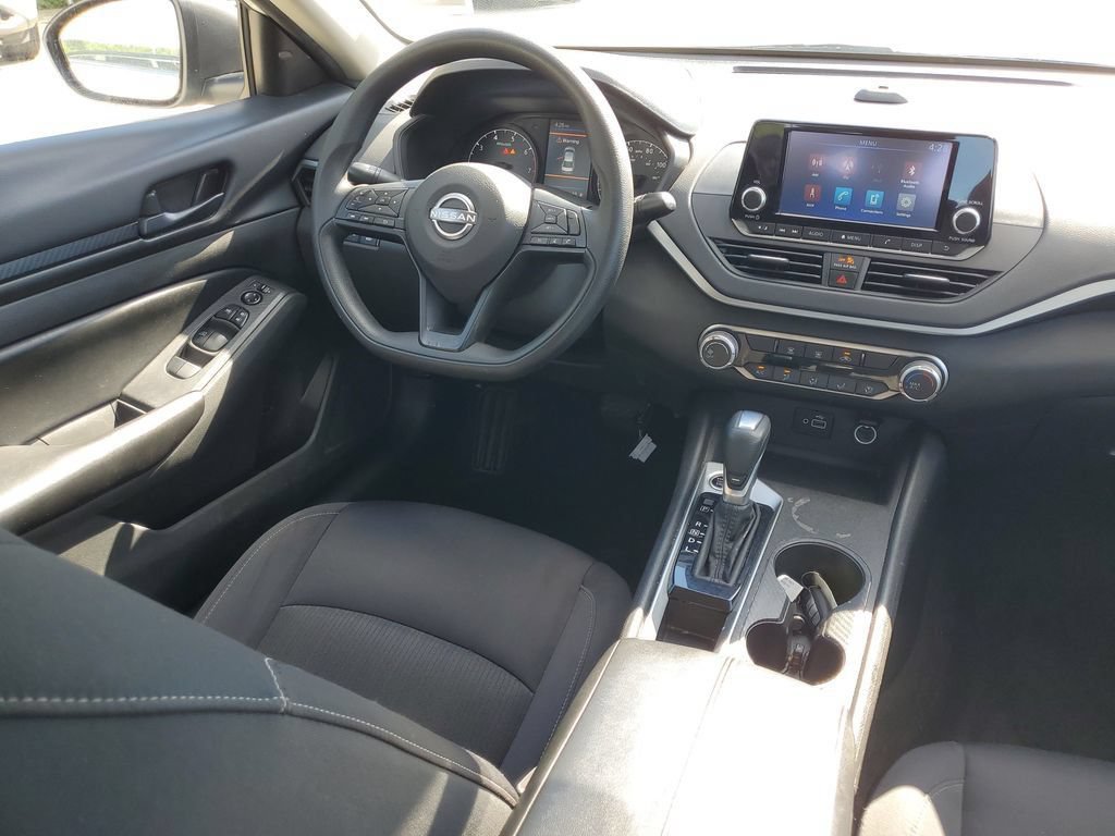 Used 2024 Nissan Altima 2.5 S FWD image 12