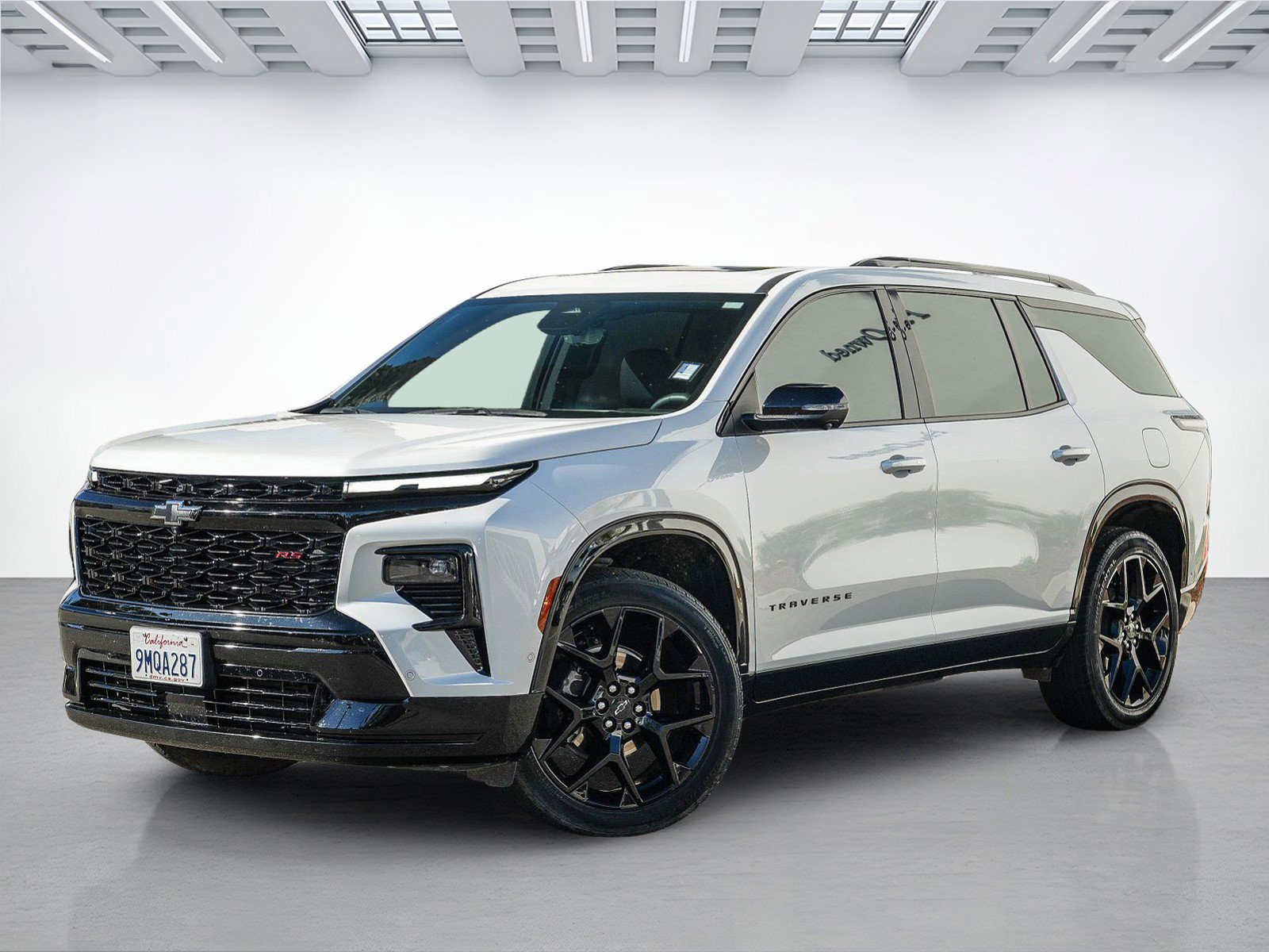 Used 2024 Chevrolet Traverse RS FWD image 1