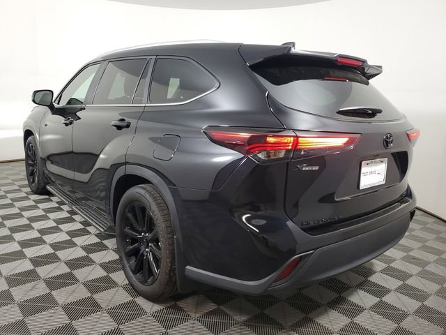Used 2025 Toyota Highlander XLE image 4