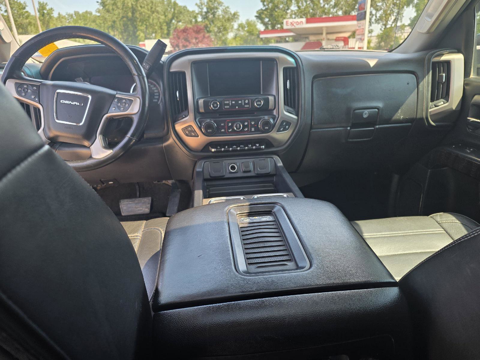 Used 2016 GMC Sierra 2500 Denali w/ Duramax Plus Package AWD/4WD image 13