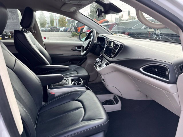 Used 2024 Chrysler Pacifica Limited FWD image 9