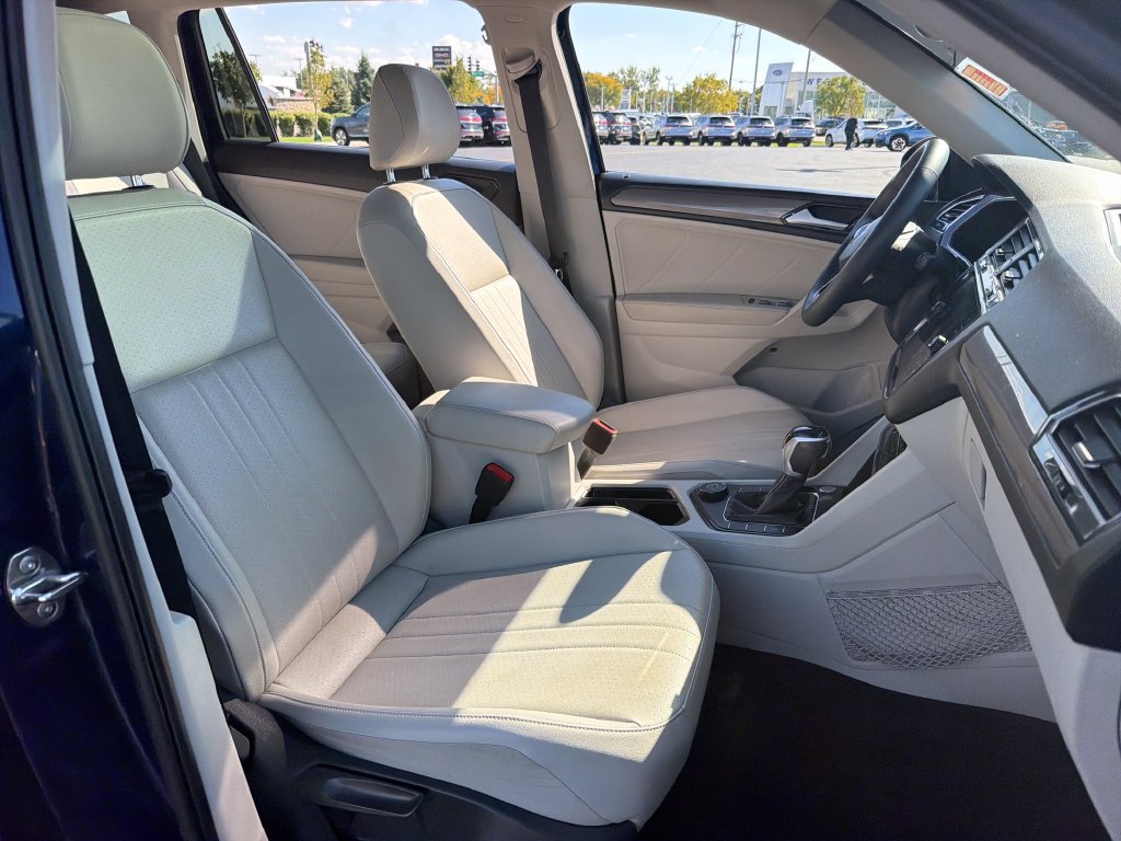 Certified 2022 Volkswagen Tiguan SE w/ Panoramic Sunroof Package AWD/4WD image 26