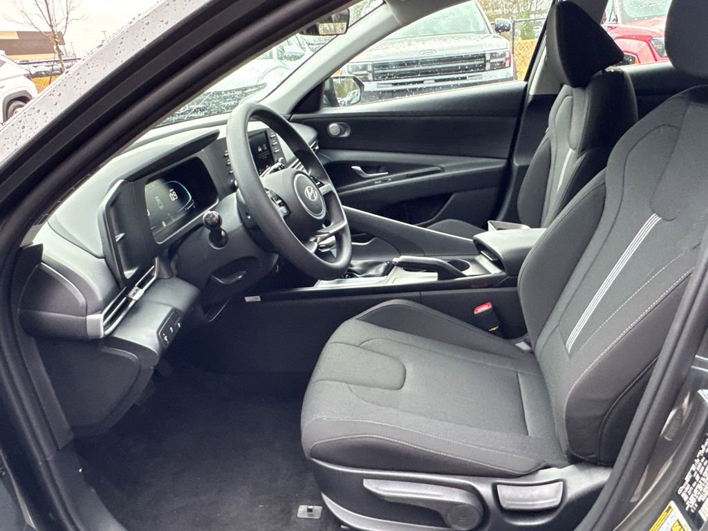 New 2026 Hyundai Elantra SE image 9