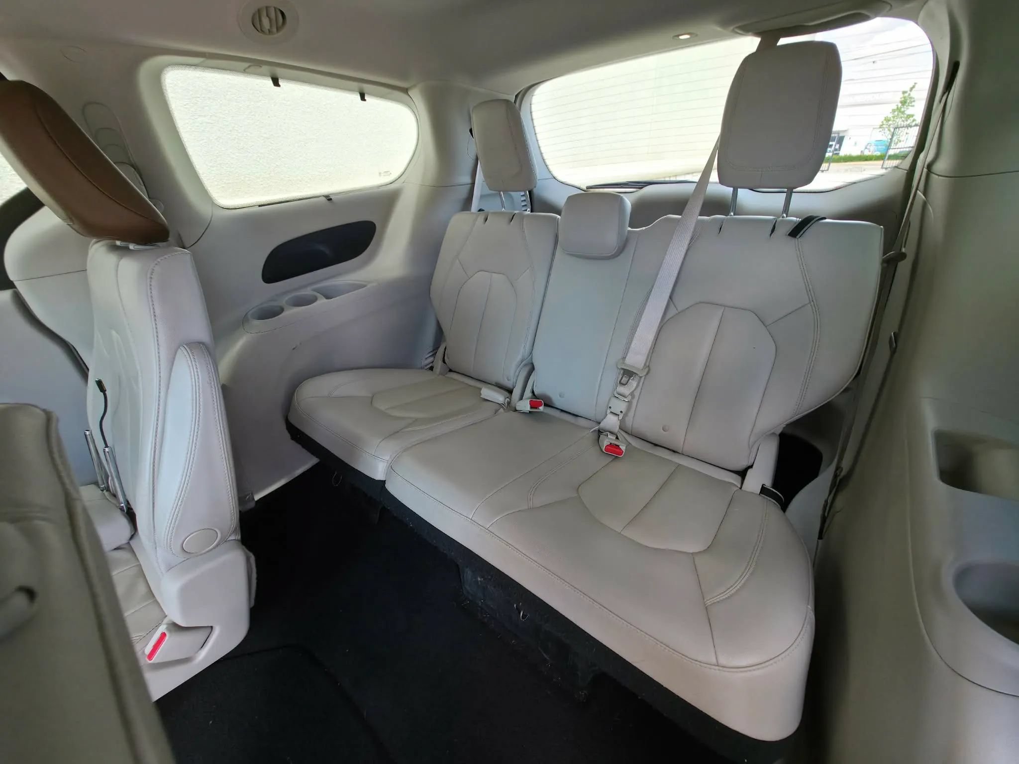 Used 2017 Chrysler Pacifica Touring-L FWD image 13