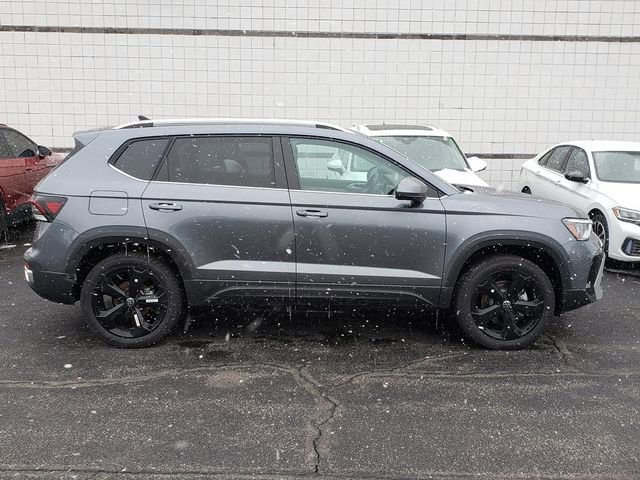 New 2026 Volkswagen Taos SEL image 2