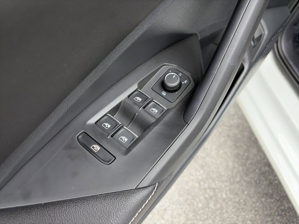 Used 2023 Volkswagen Jetta SE FWD image 19