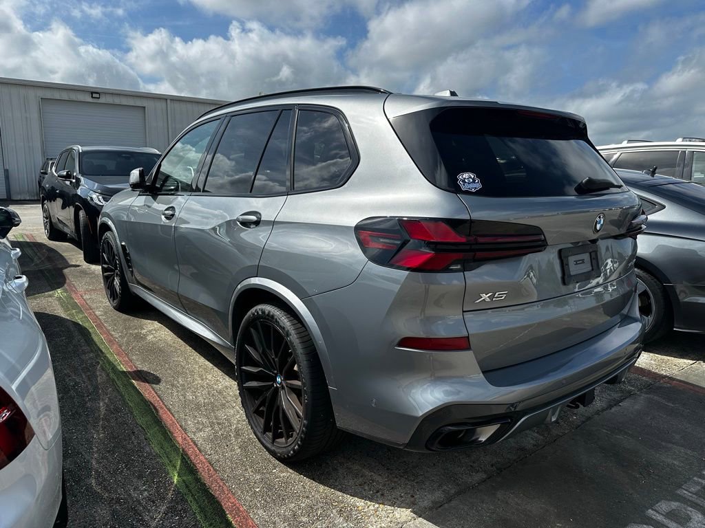 Used 2024 BMW X5 xDrive40i w/ M Sport Package image 3