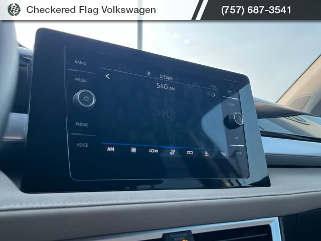 Certified 2025 Volkswagen Taos SE FWD image 35
