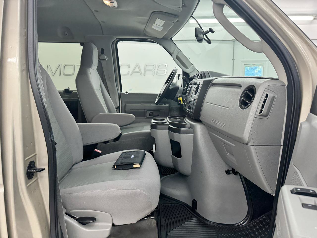 Used 2012 Ford E-350 and Econoline 350 XLT RWD image 13