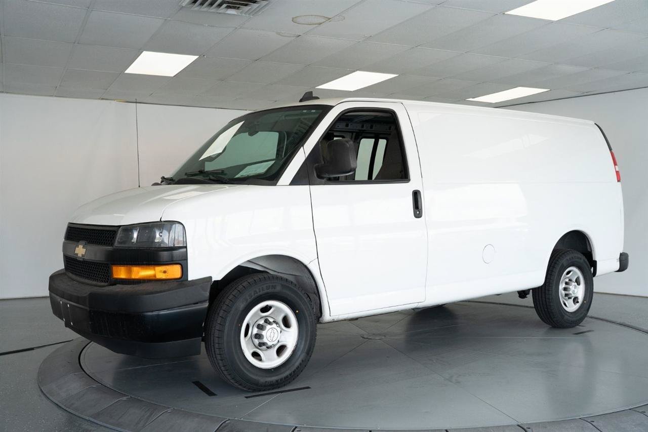 Used 2019 Chevrolet Express 2500 w/ Driver Convenience Package RWD image 3