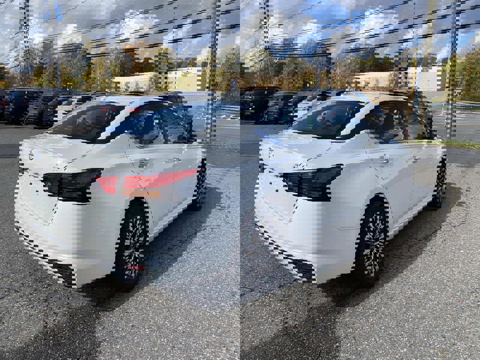 Used 2024 Nissan Altima 2.5 SV image 3