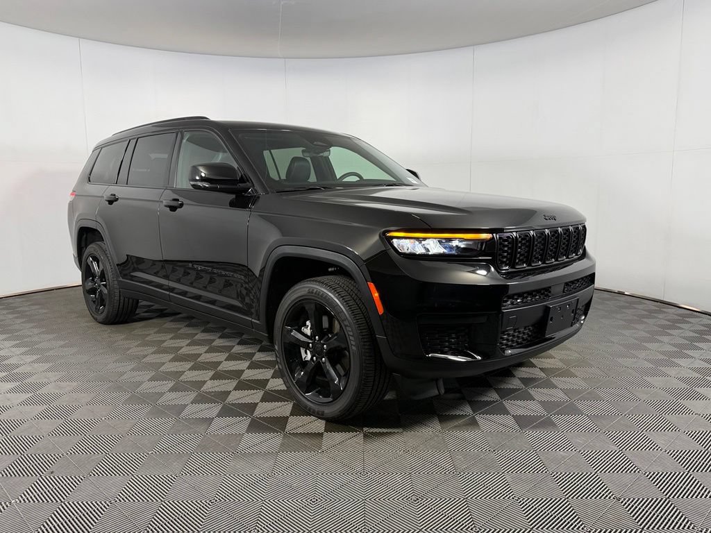 Certified 2025 Jeep Grand Cherokee L Laredo RWD image 4