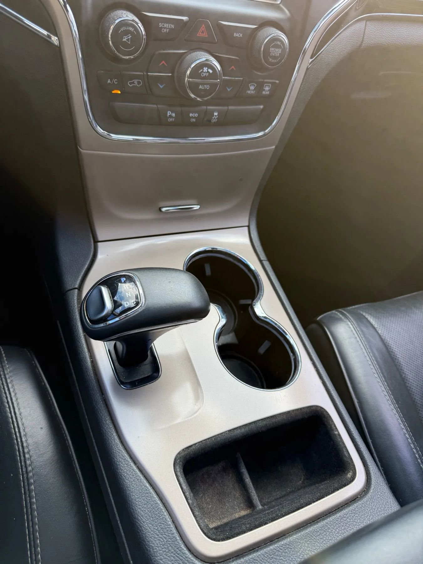 Used 2015 Jeep Grand Cherokee Overland w/ Trailer Tow Group IV image 20