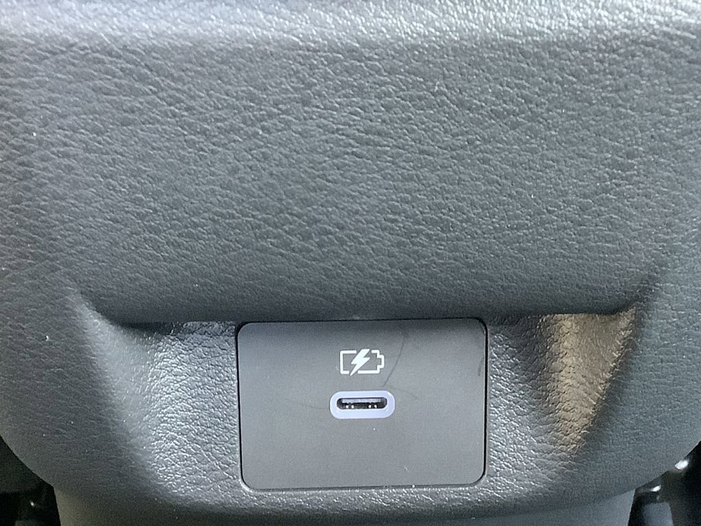 New 2025 Nissan Versa SV w/ Trunk Package FWD image 31