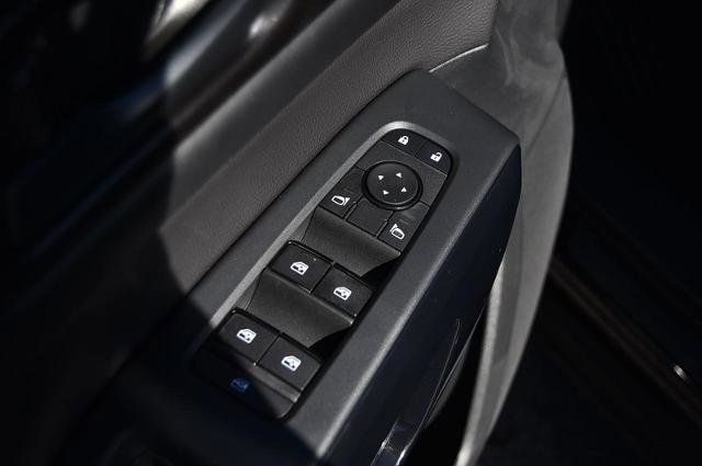 New 2025 Nissan Pathfinder SV image 9