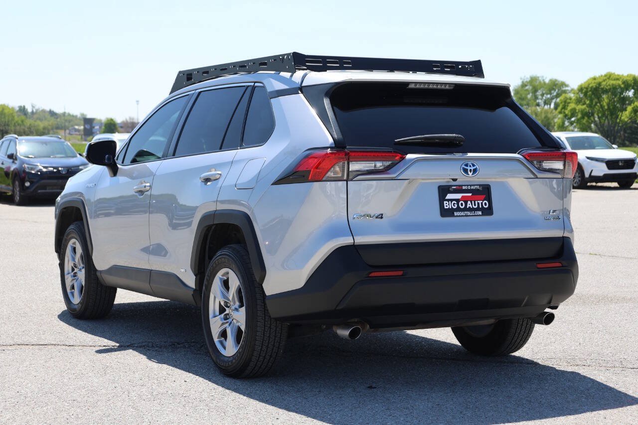Used 2021 Toyota RAV4 LE AWD/4WD image 11