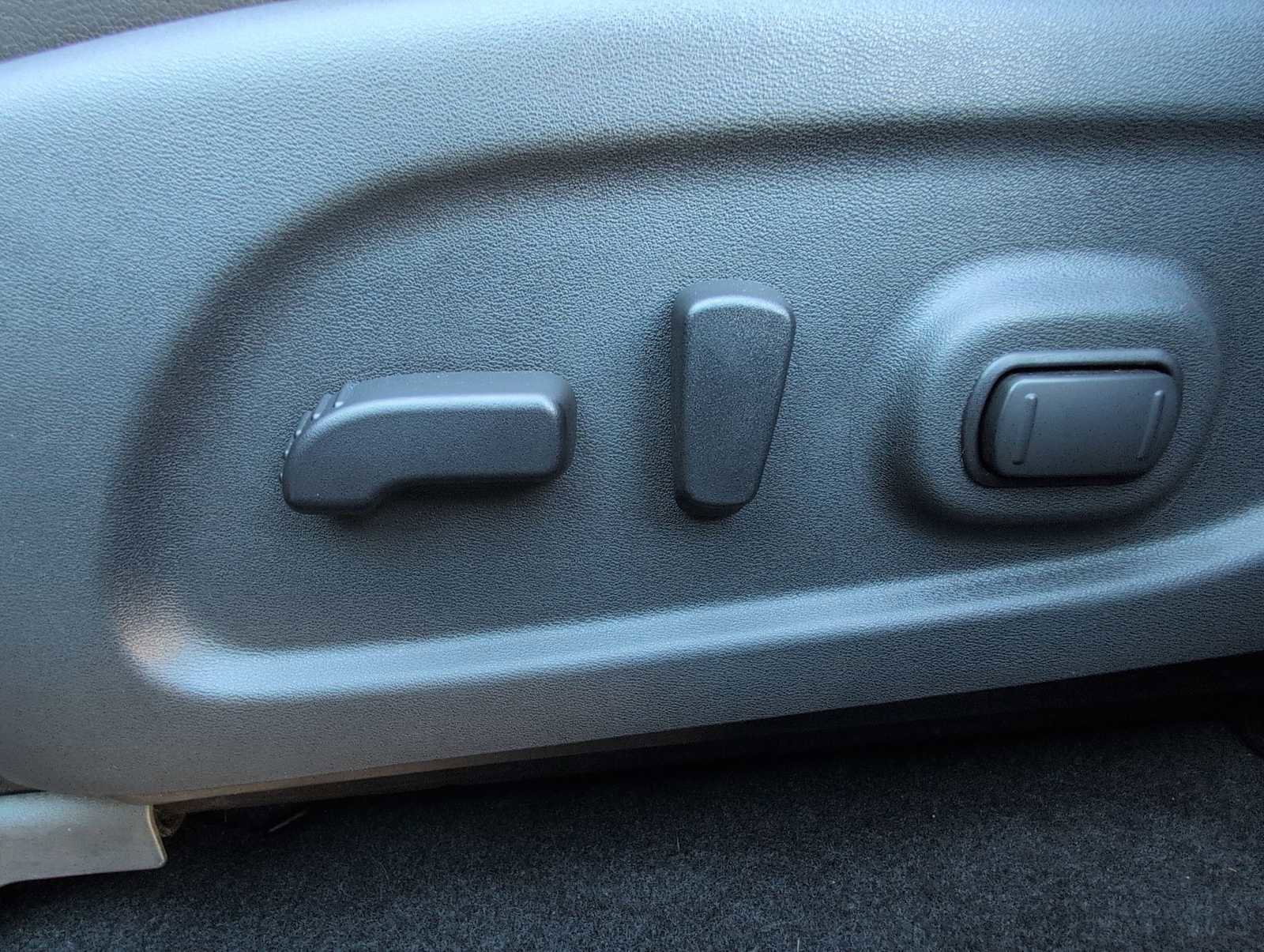 Used 2019 Nissan Pathfinder SL image 18