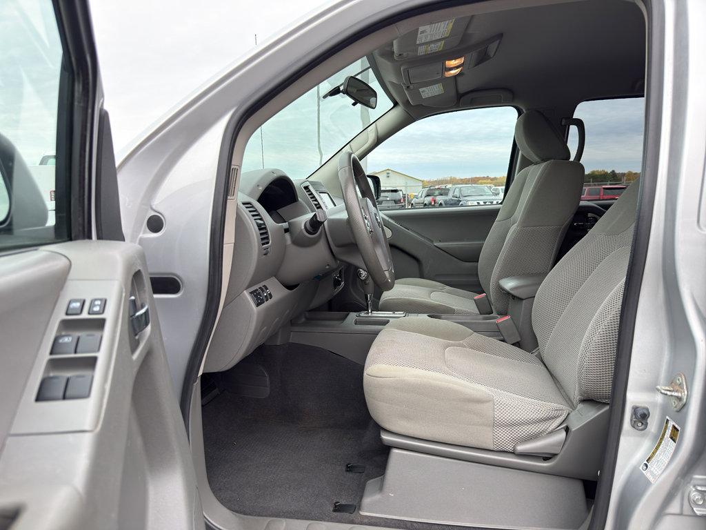 Used 2019 Nissan Frontier SV image 12