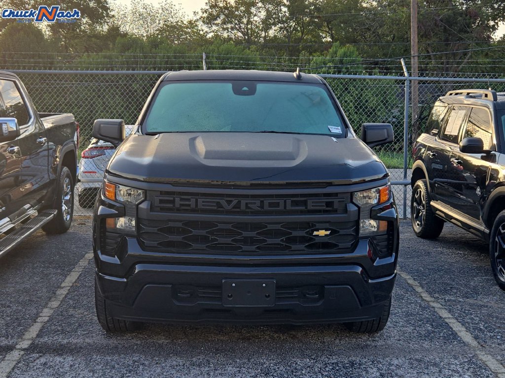Used 2025 Chevrolet Silverado 1500 Custom RWD image 2