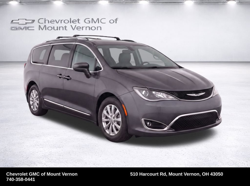 Used 2018 Chrysler Pacifica Touring-L Plus FWD image 2