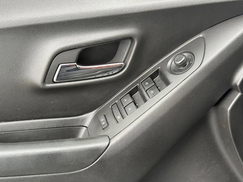 Used 2022 Chevrolet Trax LS w/ Tint and Cruise Package image 22