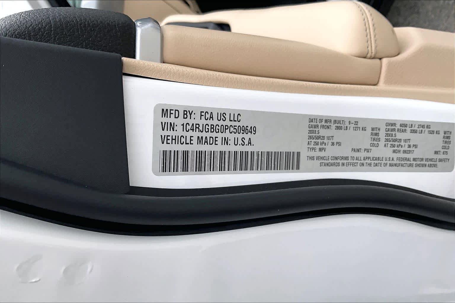 Used 2023 Jeep Grand Cherokee Limited w/ Trailer Tow Prep Group (B) RWD image 34