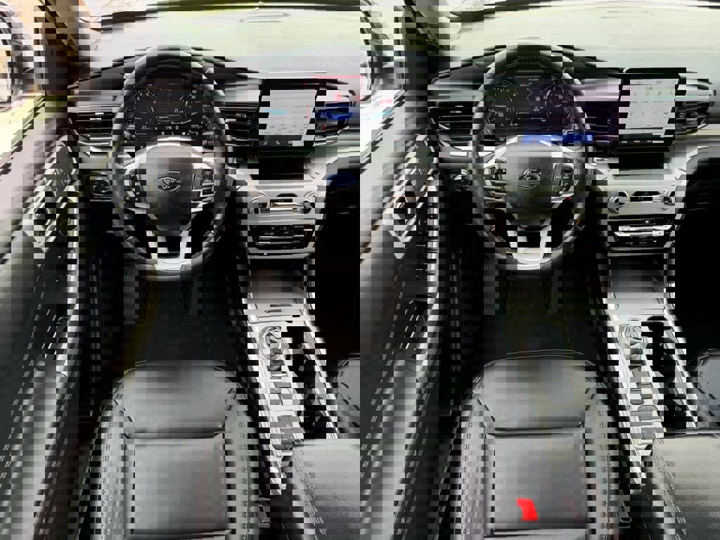 Certified 2022 Ford Explorer XLT w/ Equipment Group 202A image 30