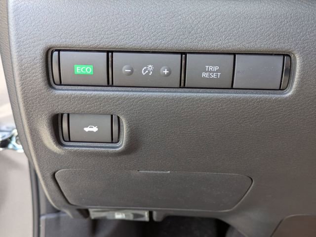 New 2025 Nissan Sentra SV w/ SV Premium Package FWD image 17