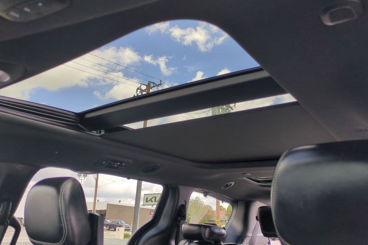 Used 2018 Chrysler Pacifica Limited image 20