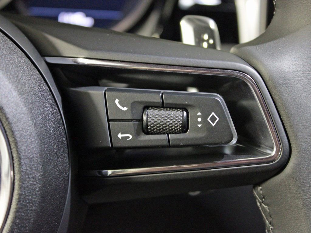 Certified 2025 Porsche Macan image 23