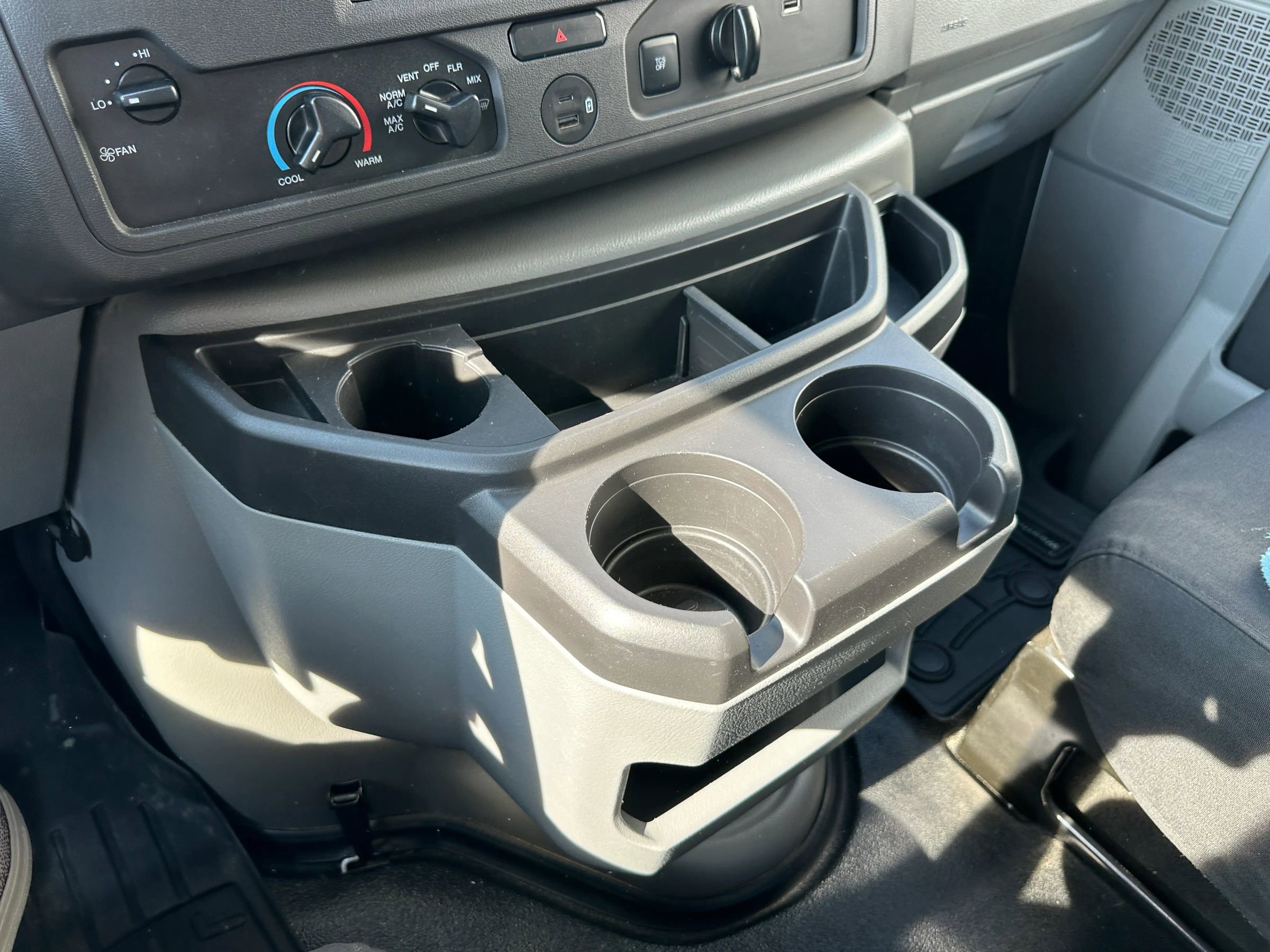 Used 2024 Ford E-450 and Econoline 450 Super Duty w/ Power Windows & Locks Group image 31