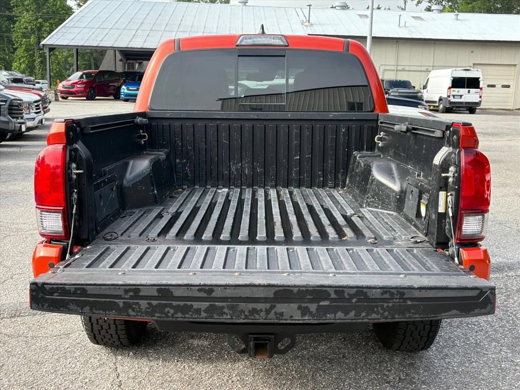 Used 2018 Toyota Tacoma TRD Sport AWD/4WD image 25