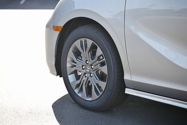 New 2026 Honda Odyssey Touring image 6