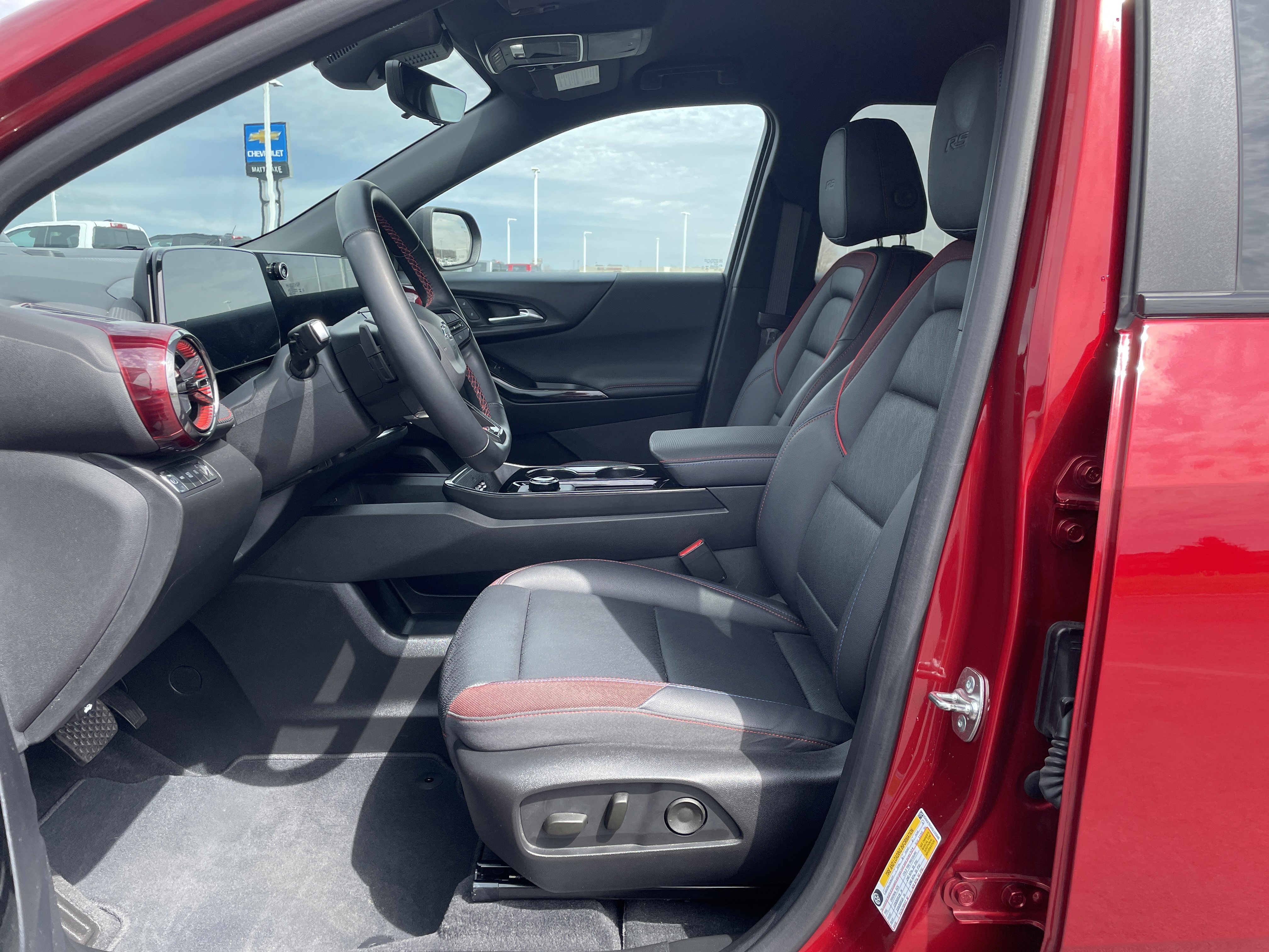 Used 2025 Chevrolet Equinox RS w/ Safety and Technology Package AWD/4WD image 17